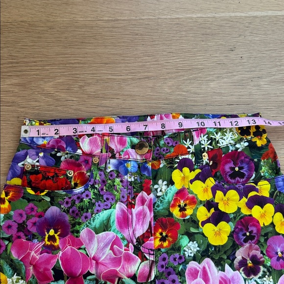 NWT ๐ Moschino Boutique flower print jeans 2021 collection. Flare bottom size 6 - Picture 9 of 11